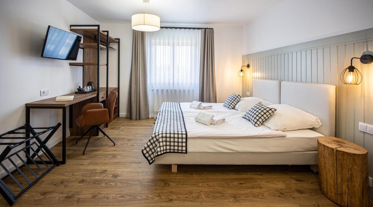 Sajmino Family House Hotel Острода Екстериор снимка