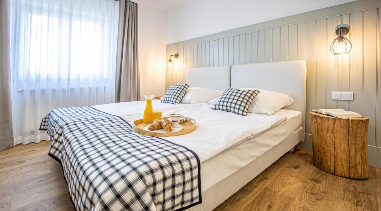 Sajmino Family House Hotel Острода Екстериор снимка